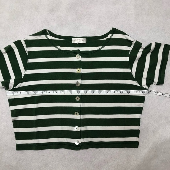 **SOLD** Jones New York Striped Crop Button Top - Picture 2 of 8